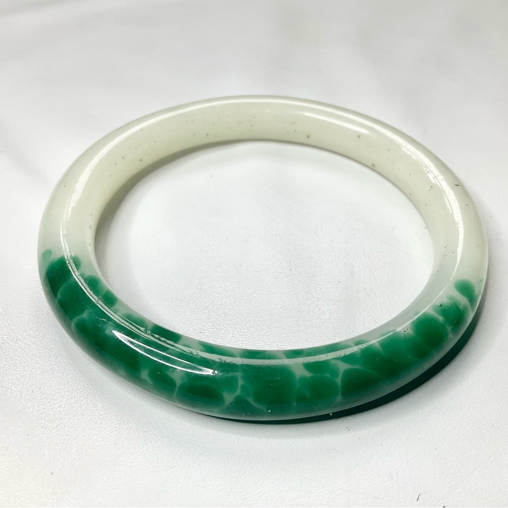 Vintage Deco Peking Glass Bangle Green White Round